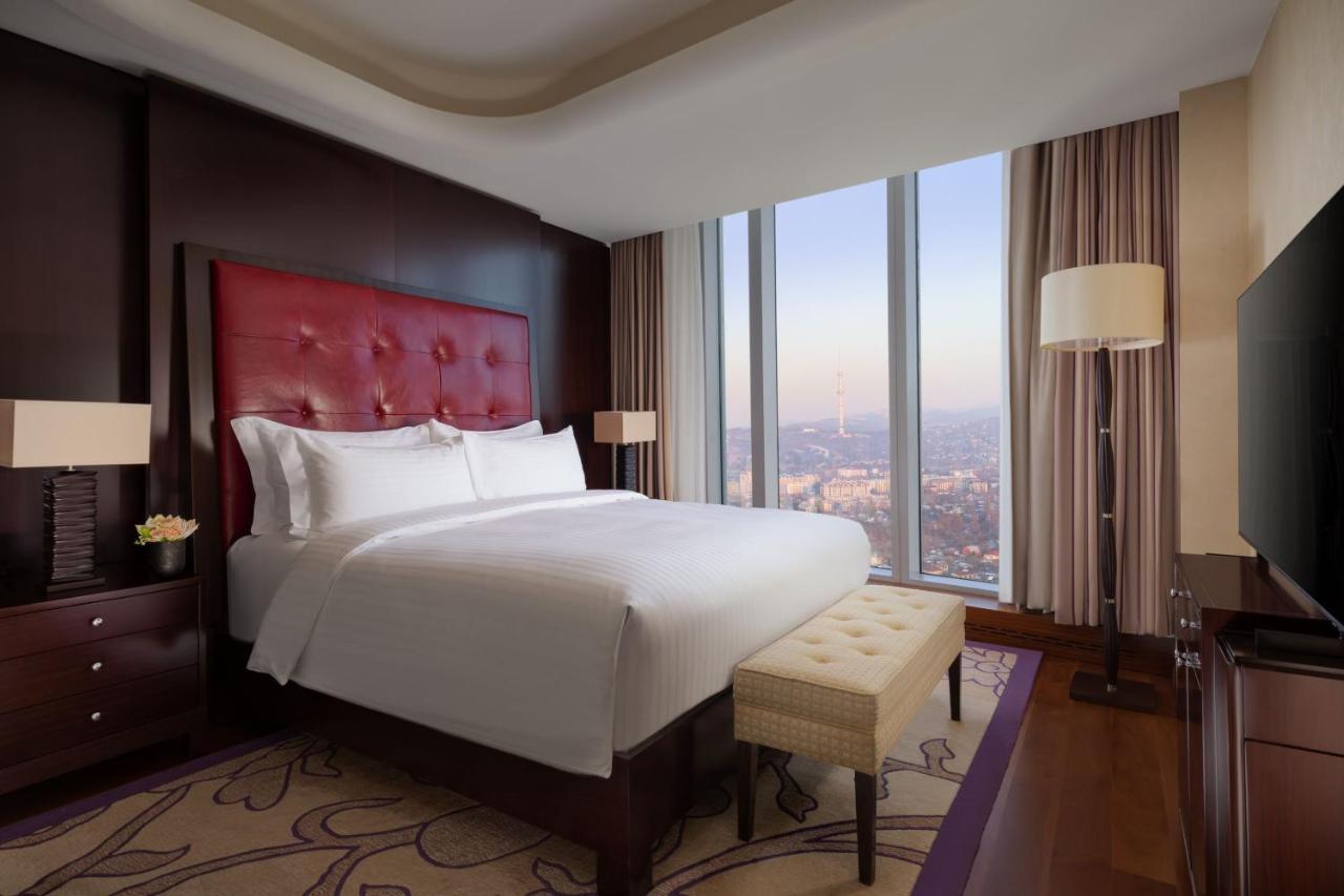 The Ritz-Carlton, Almaty Hotel Ngoại thất bức ảnh